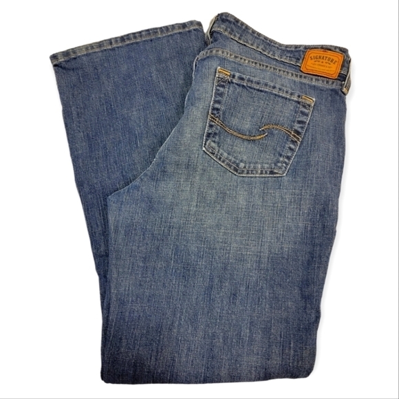 Levi's Signature Low Rise Bootcut.Denim Jeans   Size 12 Short - Picture 1 of 5